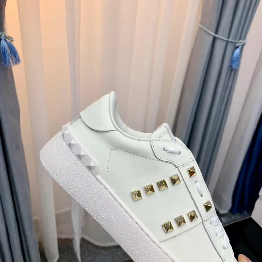 👟👟Ex-factory price 480👟👟 Women's Shoes Women's Clothing VALENTINO Valentino sneakers 21ss new letter sneakers white shoes lace-up sneakers Zhang Yixing's same rivet lace-up casual shoes sneakers The highest version on the market! All details are consistent with the original version. Buy the original 1:1 replica. Material: Original imported pebbled cowhide with VT original webbing. 3D printed color pattern. Inner lining: Imported cowhide lining. Cowhide foot pads. Outsole: exclusive molded T👟👟factory price U wear-resistant outsole. Strap: with rubber texture VLTN LOGO. Insole: genuine consistent rubber insole. Original box and full set of original packaging. Size: 35-40 (41🉑️Customized, non-refundable) 38-44 (45🉑️Customized, non-refundable)